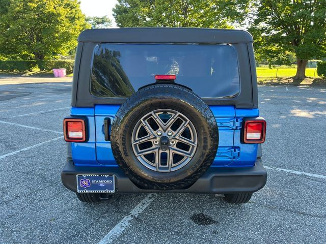 Used 2025 Jeep Wrangler Sport AWD/4WD image 9