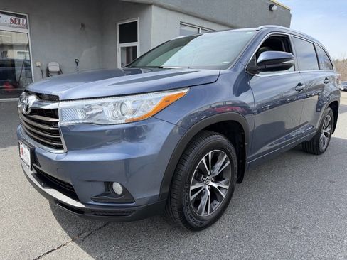 Used 2016 Toyota Highlander XLE image 3