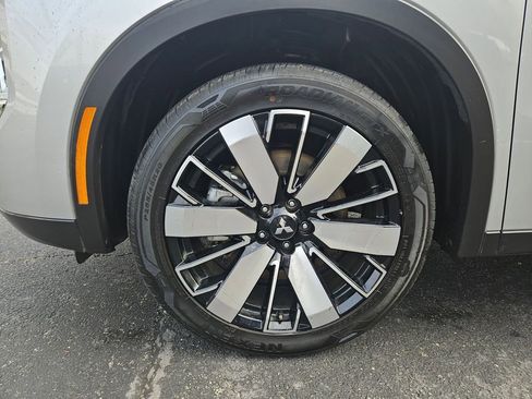 Used 2025 Mitsubishi Outlander SE image 28