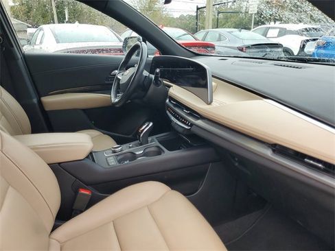 Used 2024 Cadillac XT4 Premium Luxury image 36