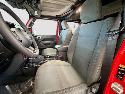 Used 2024 Jeep Wrangler Unlimited AWD/4WD image 21