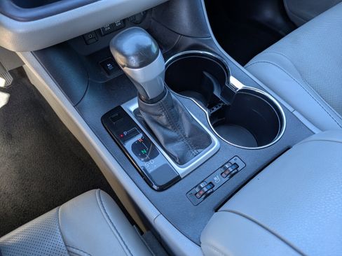 Used 2017 Toyota Highlander Limited image 29