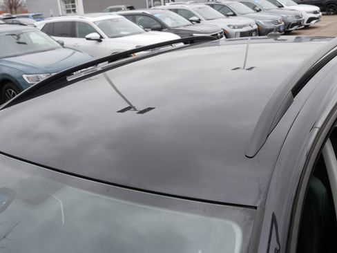 Used 2017 Volkswagen Tiguan S image 11