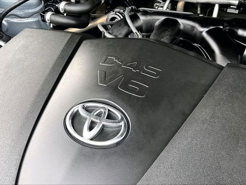 Used 2020 Toyota Highlander XLE image 32