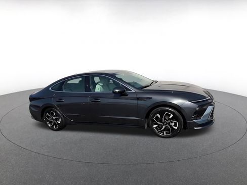 Used 2025 Hyundai Sonata SEL FWD image 2