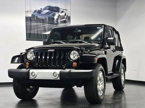 Used 2013 Jeep Wrangler Sahara w/ Connectivity Group AWD/4WD image 5