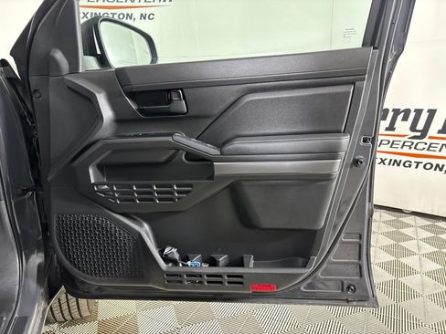 Used 2025 Toyota Tacoma SR5 AWD/4WD image 27