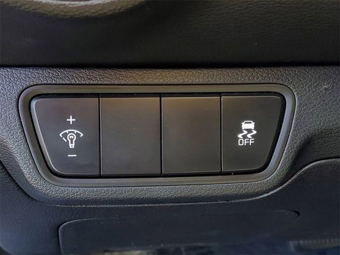 Used 2023 Kia Forte LXS image 12