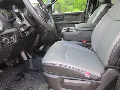 New 2026 RAM 2500 Tradesman w/ Chrome Appearance Group AWD/4WD image 23
