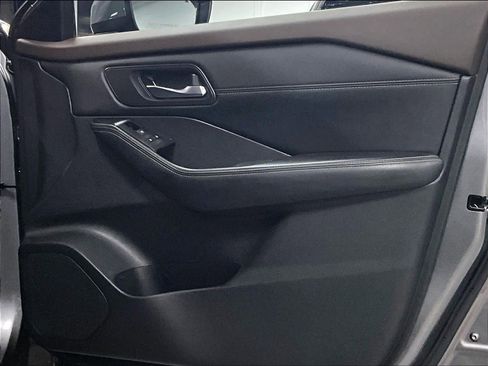 Used 2023 Nissan Rogue SV w/ SV Premium B Package image 12