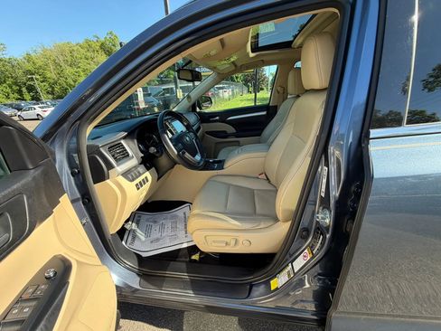 Used 2015 Toyota Highlander XLE FWD image 10