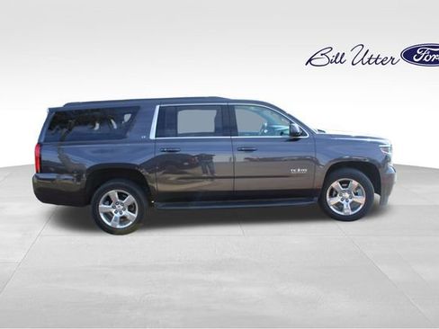 Used 2016 Chevrolet Suburban LT image 4
