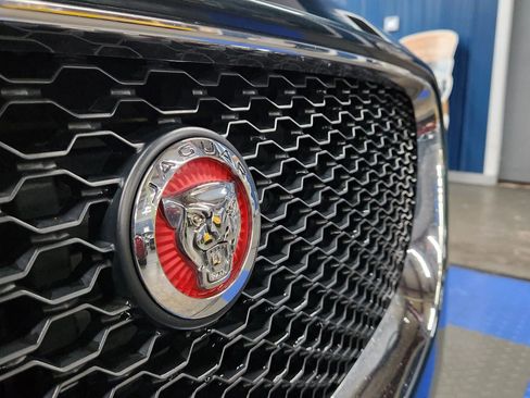 Used 2017 Jaguar F-PACE Premium image 52