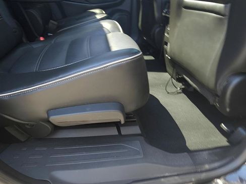 Used 2017 GMC Acadia Denali w/ Technology Package AWD/4WD image 32