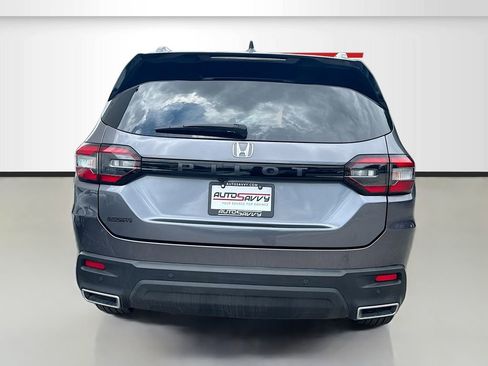Used 2025 Honda Pilot Black Edition image 6