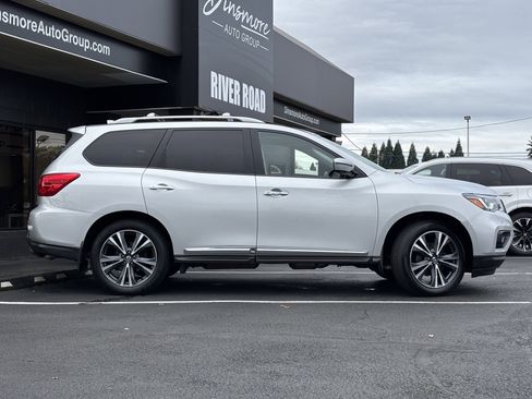 Used 2019 Nissan Pathfinder Platinum image 5