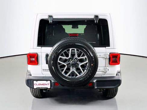 Used 2025 Jeep Wrangler Unlimited Sahara AWD/4WD image 8