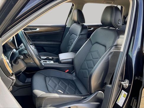 Used 2025 Volkswagen Atlas SE FWD image 8