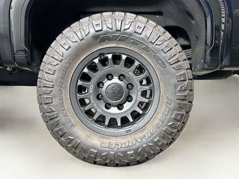 Used 2024 GMC Sierra 2500 Denali Ultimate AWD/4WD image 11