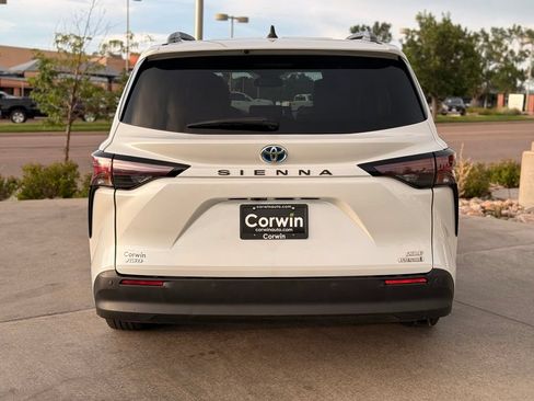 Used 2023 Toyota Sienna XLE w/ XLE Plus Package AWD/4WD image 8