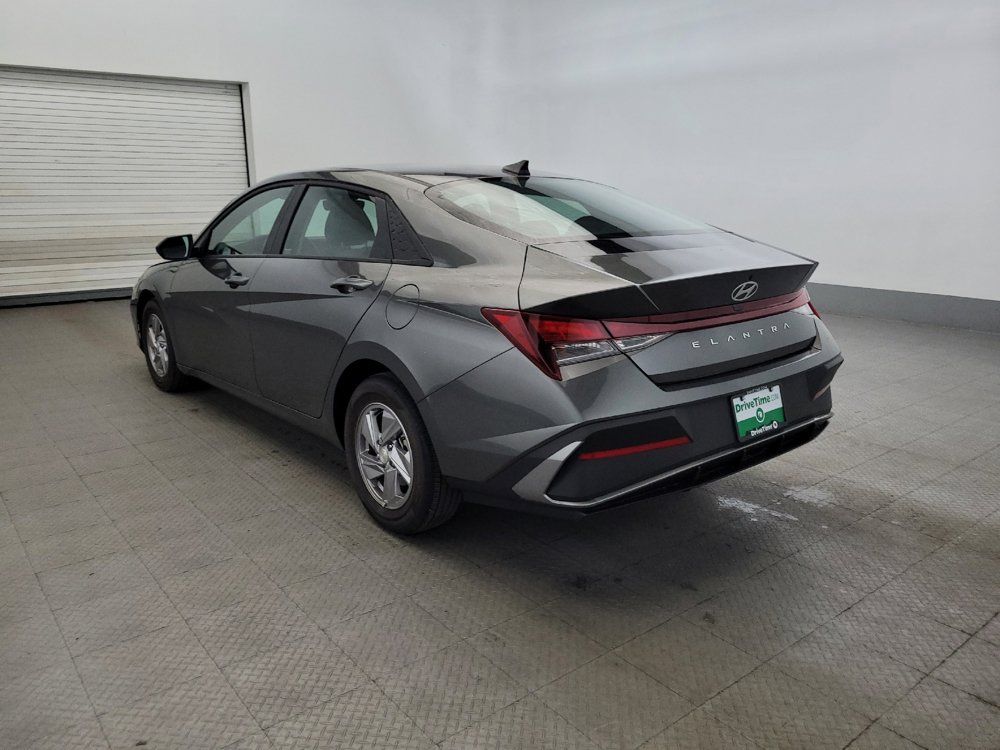 Used 2025 Hyundai Elantra SE FWD image 5