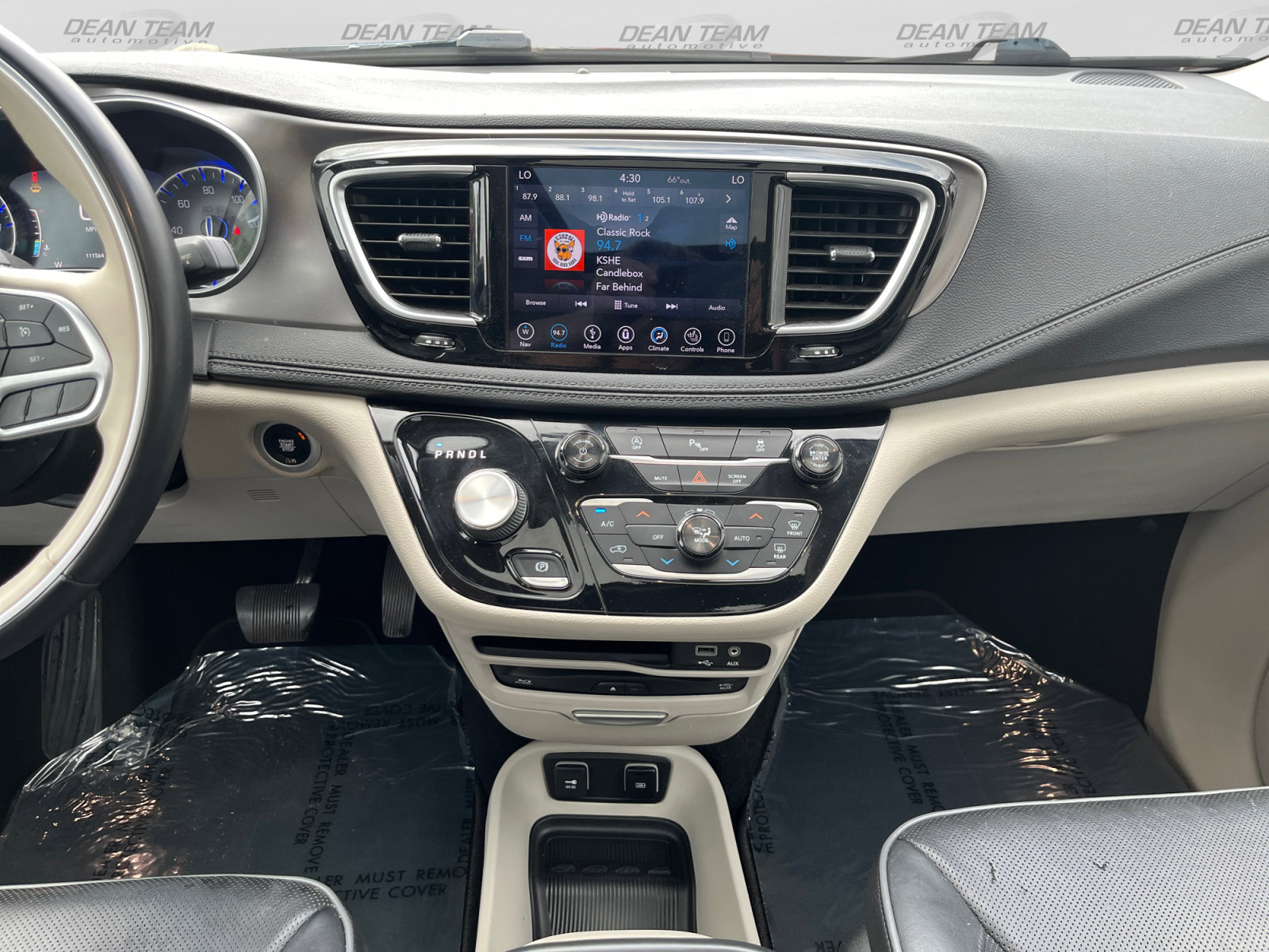 Used 2018 Chrysler Pacifica Limited w/ Tire & Wheel Group FWD image 13