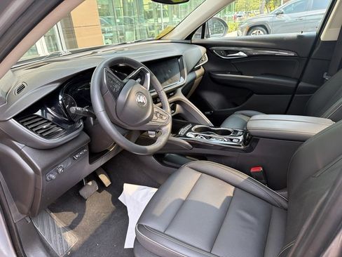 Used 2022 Buick Envision Essence w/ Technology Package I FWD image 9