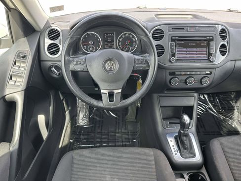 Used 2015 Volkswagen Tiguan S image 8