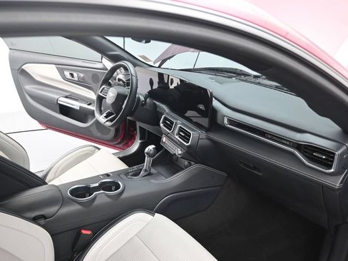 Used 2025 Ford Mustang GT Premium RWD image 17