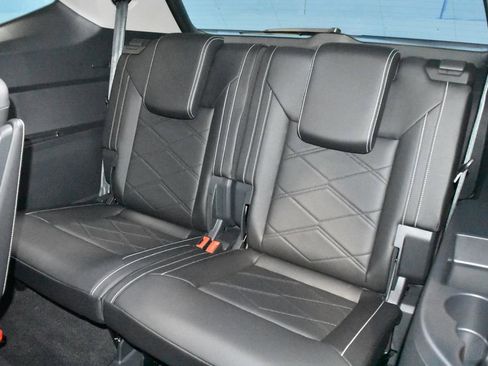 Certified 2025 Volkswagen Atlas SE image 18