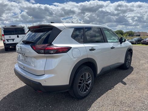 Used 2024 Nissan Rogue S image 8