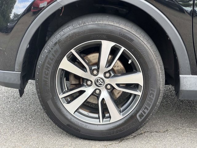 Used 2017 Toyota RAV4 XLE AWD/4WD image 7