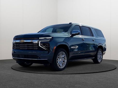 New 2025 Chevrolet Suburban Premier image 3