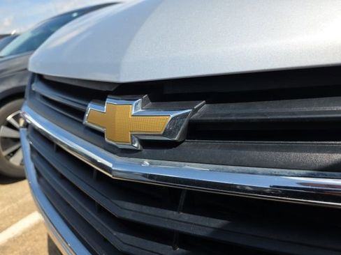Used 2021 Chevrolet Equinox LT w/ Driver Convenience Package FWD image 9