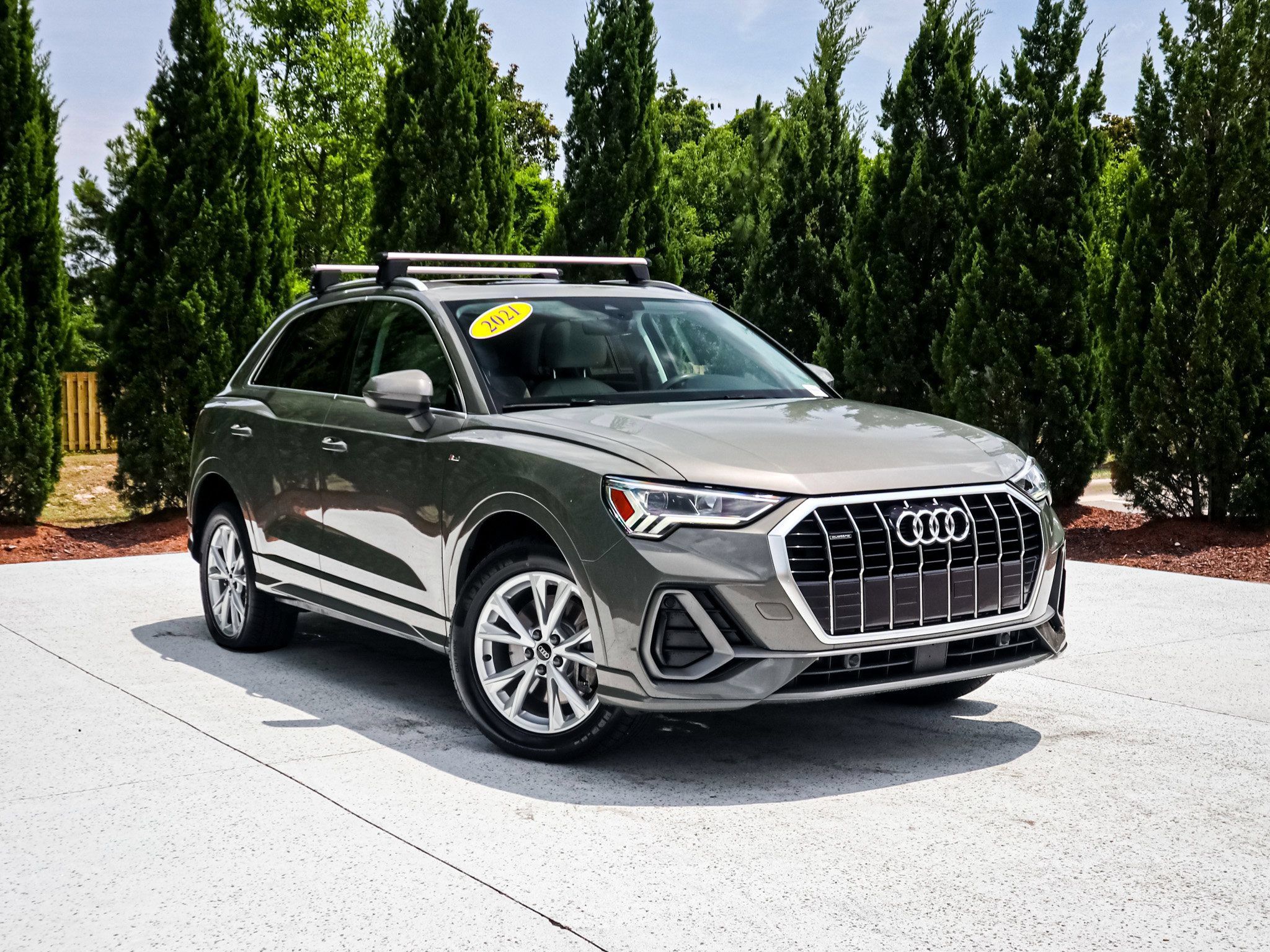 Used 2021 Audi Q3 2.0T Premium Plus w/ Premium Plus Package AWD/4WD image 2