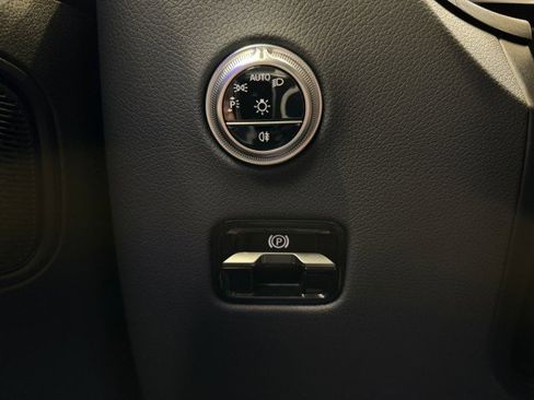 Certified 2025 Mercedes-Benz GLC 300 image 21