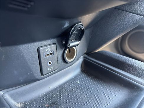 Used 2017 Nissan Rogue S image 19