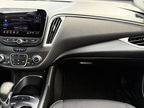 Used 2022 Chevrolet Malibu LT FWD image 13