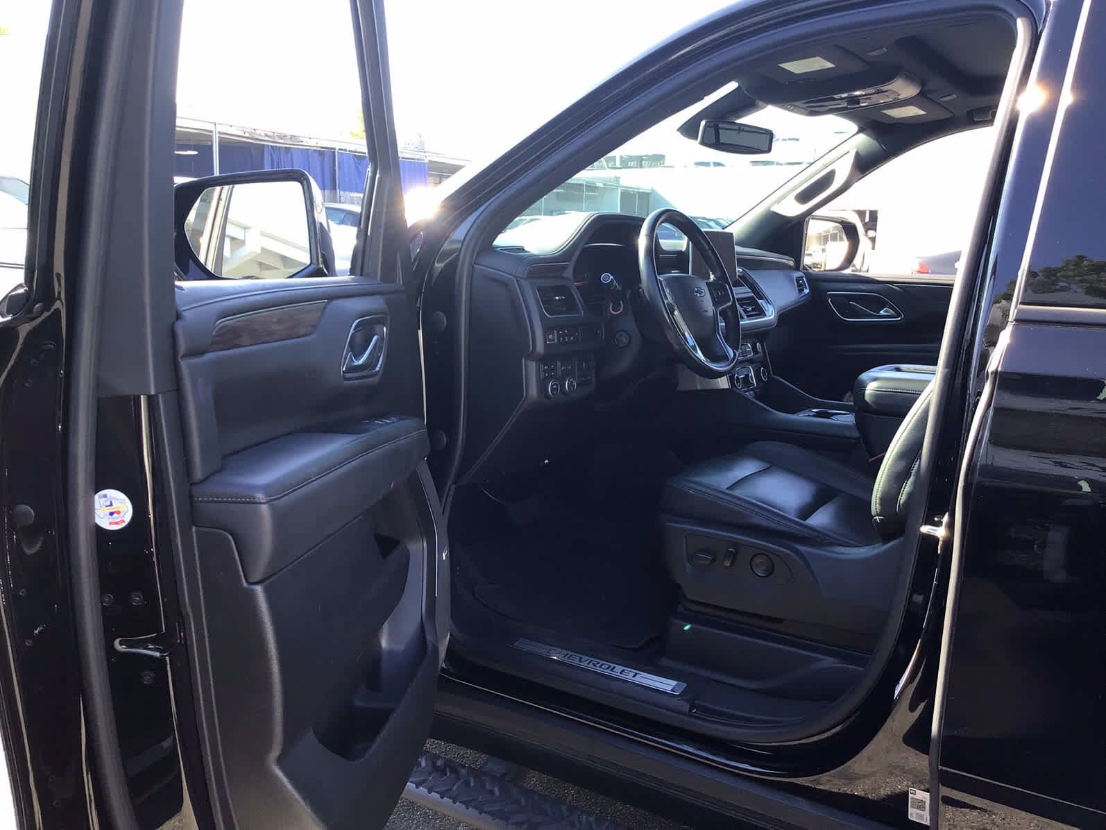 Used 2022 Chevrolet Tahoe Z71 w/ Z71 Off-Road Package AWD/4WD image 5