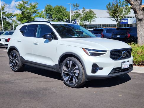 New 2026 Volvo XC40 B5 Ultra w/ Climate Package AWD/4WD image 16