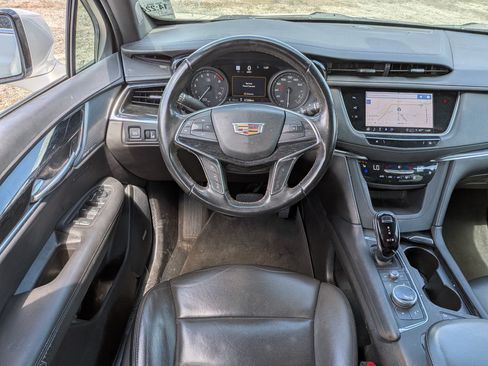 Used 2022 Cadillac XT5 Premium Luxury w/ Technology Package FWD image 17