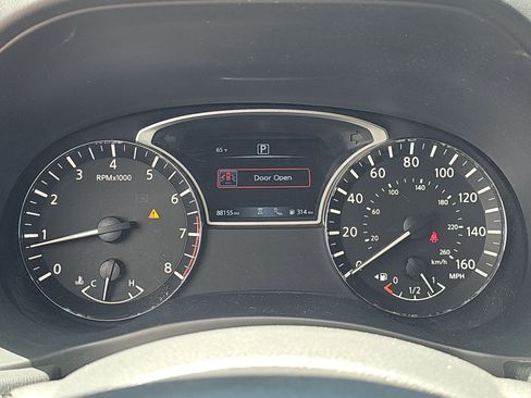 Used 2020 Nissan Pathfinder SL FWD image 10