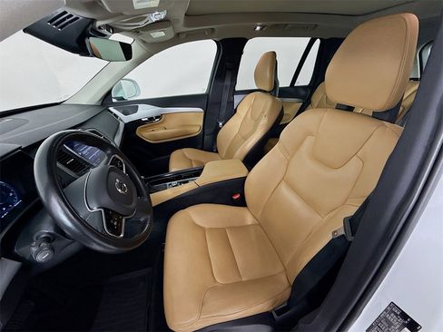Used 2016 Volvo XC90 T5 Momentum image 5