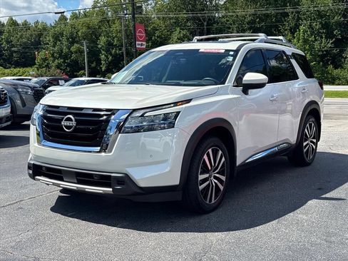 Certified 2024 Nissan Pathfinder Platinum FWD image 7