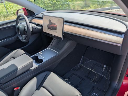 Used 2023 Tesla Model Y Long Range AWD/4WD image 32