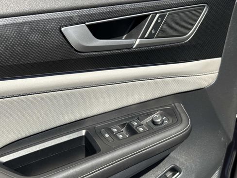 Used 2025 Volkswagen Atlas Cross Sport SEL R-Line image 20