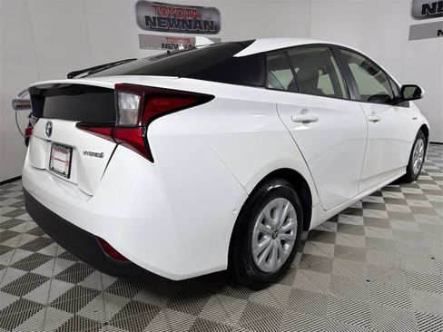 Used 2022 Toyota Prius LE image 3