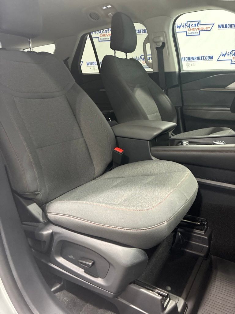 Used 2025 Ford Explorer Active AWD/4WD image 38
