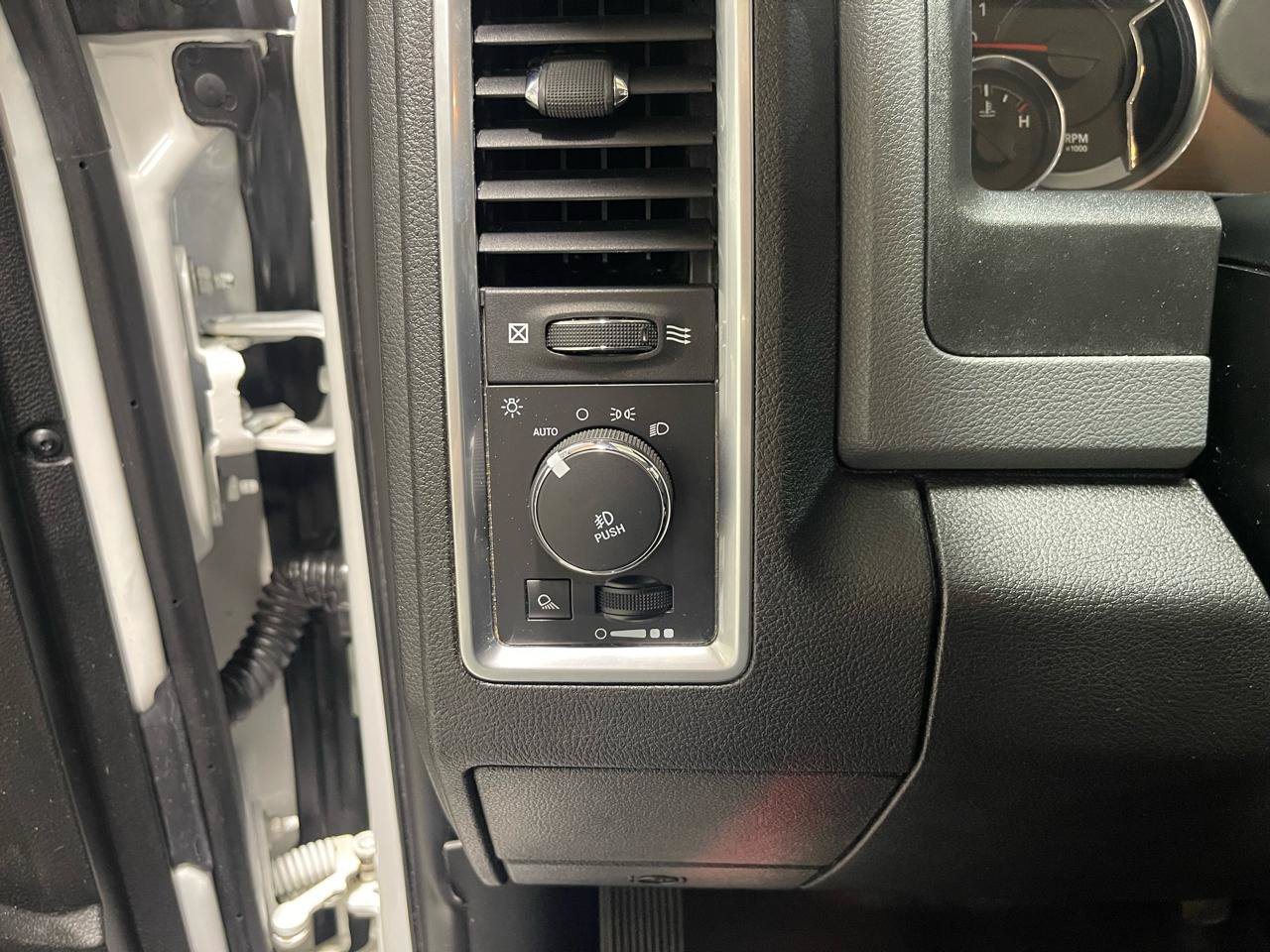 Used 2019 RAM 1500 Big Horn AWD/4WD image 18