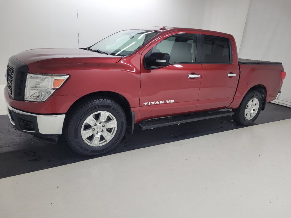 Used 2018 Nissan Titan SV RWD image 2